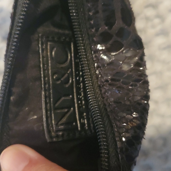 Adorable Black Shimmery Wrislet - Picture 3 of 6